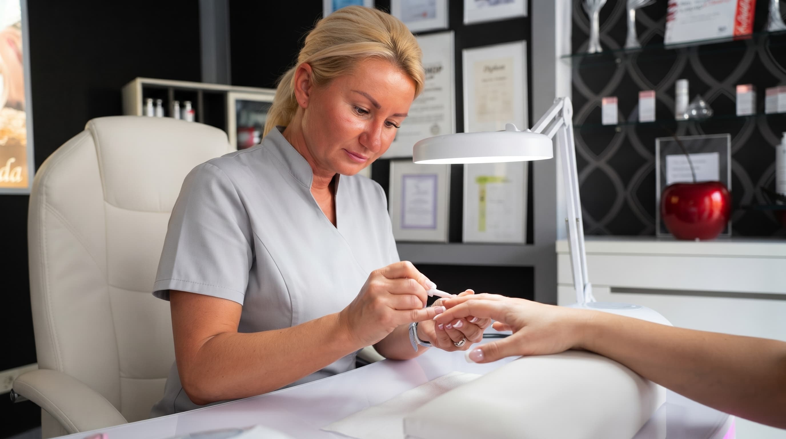 Individuelle Nagelmodellage
